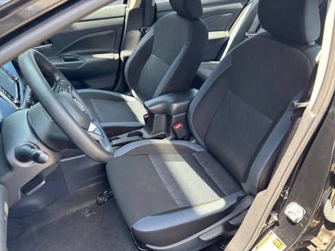 Used 2025 Nissan Versa SV FWD image 34