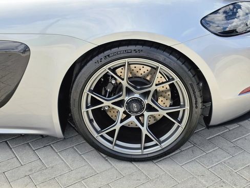 Used 2025 Porsche 718 Cayman GT4 RS RWD image 5