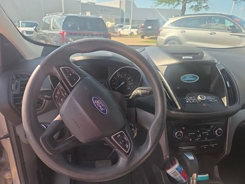 Used 2017 Ford Escape SE w/ Equipment Group 201A FWD image 6