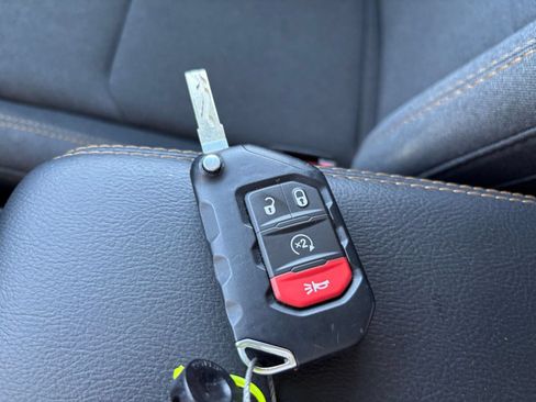 Used 2025 Jeep Wrangler Unlimited Sahara AWD/4WD image 24