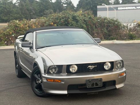 Used 2009 Ford Mustang GT RWD image 2