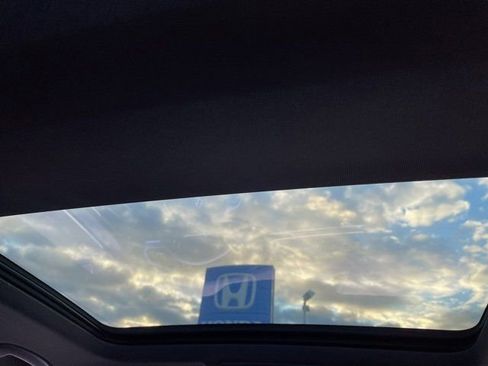 Used 2022 Volkswagen Tiguan SEL R-Line image 15