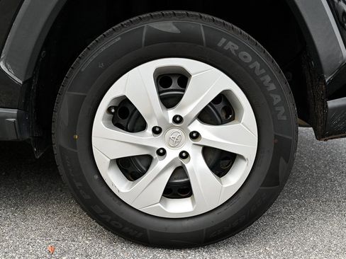 Used 2020 Toyota RAV4 LE image 8