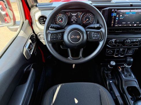 Used 2025 Jeep Gladiator Sport AWD/4WD image 17