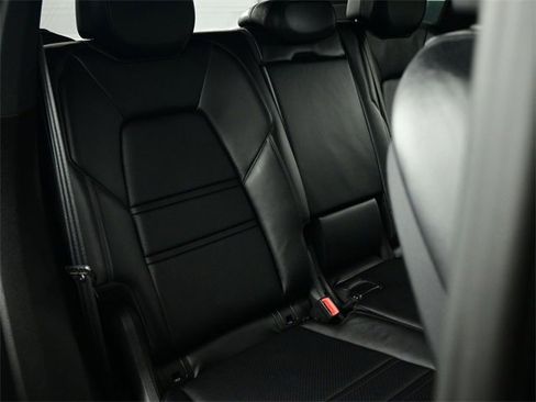 Used 2020 Porsche Cayenne S image 39