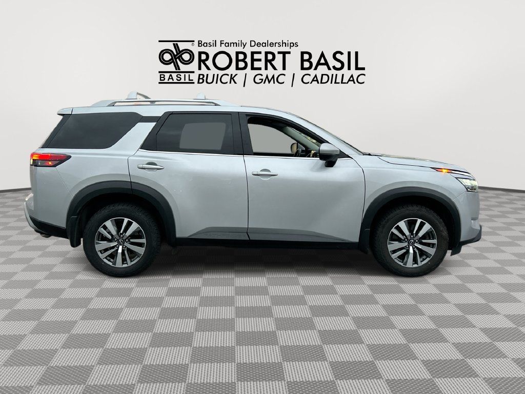 Used 2025 Nissan Pathfinder SL w/ Black Appearance Package AWD/4WD image 9