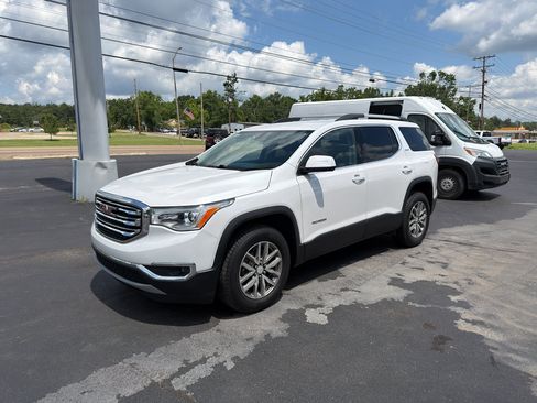 Used 2018 GMC Acadia SLE FWD image 2