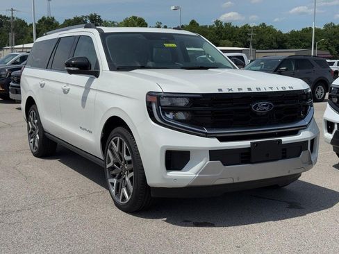 New 2026 Ford Expedition Max Platinum w/ Platinum Ultimate Package AWD/4WD image 2