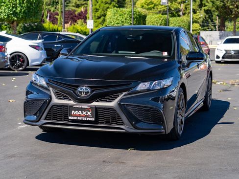 Used 2023 Toyota Camry SE AWD/4WD image 4
