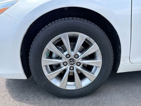 Used 2015 Toyota Camry XLE w/ Moonroof Package image 19