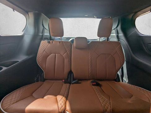 New 2026 Chrysler Pacifica Pinnacle AWD/4WD image 17