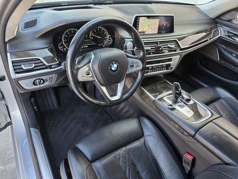 Used 2019 BMW 750i w/ Executive Package image 12