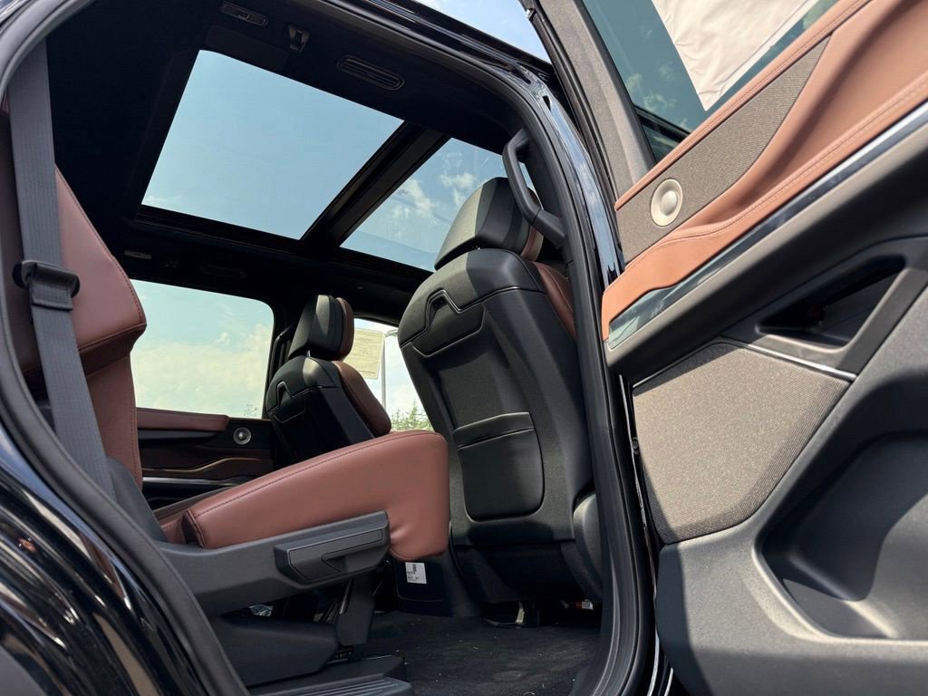 New 2027 Lincoln Navigator Reserve AWD/4WD image 25