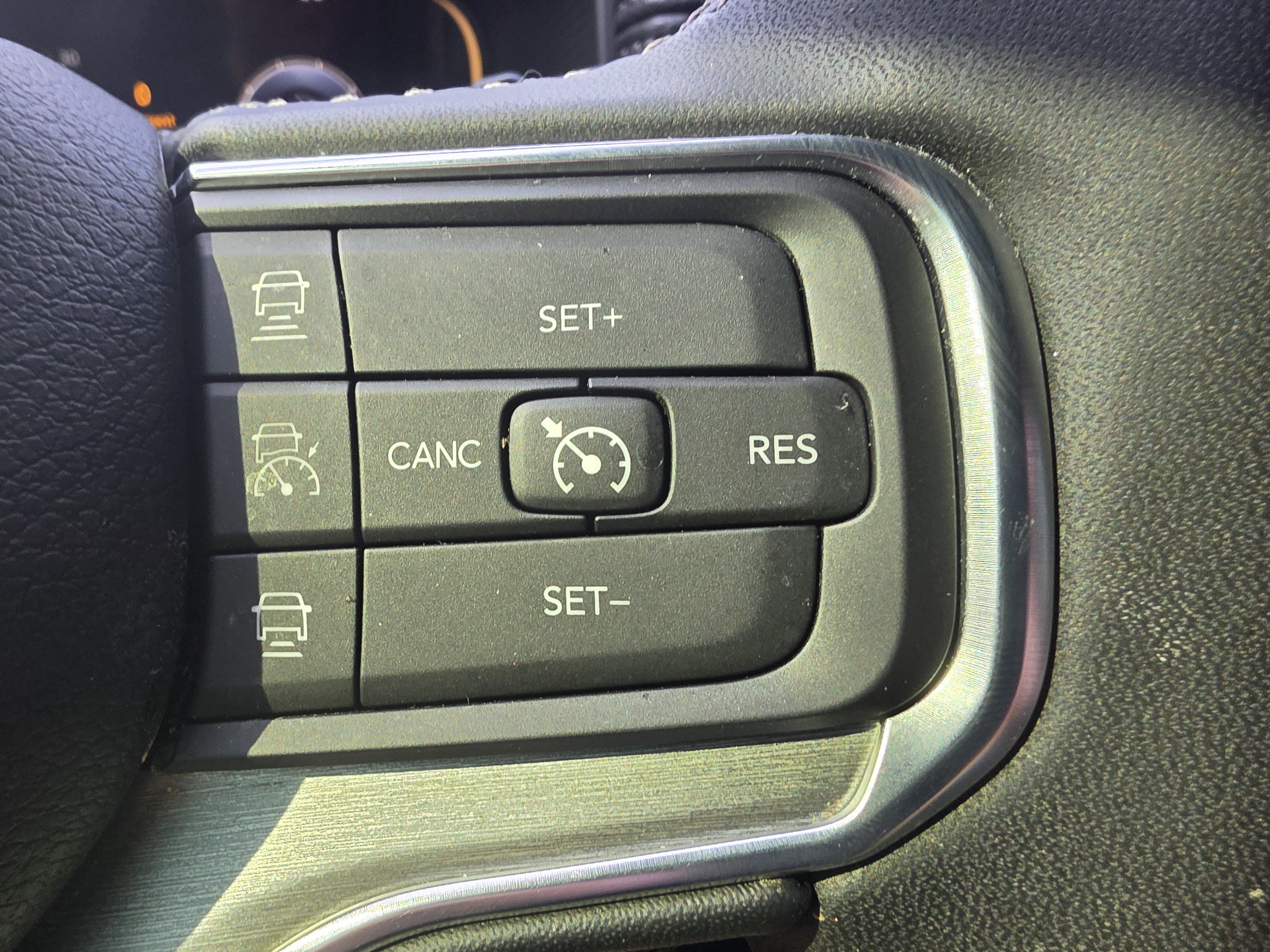 Used 2023 Jeep Wagoneer Series II AWD/4WD image 18
