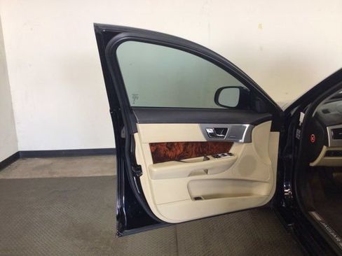 Used 2014 Jaguar XF 3.0 RWD image 7