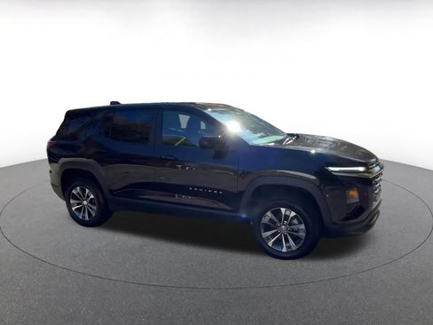 Used 2025 Chevrolet Equinox LT image 2