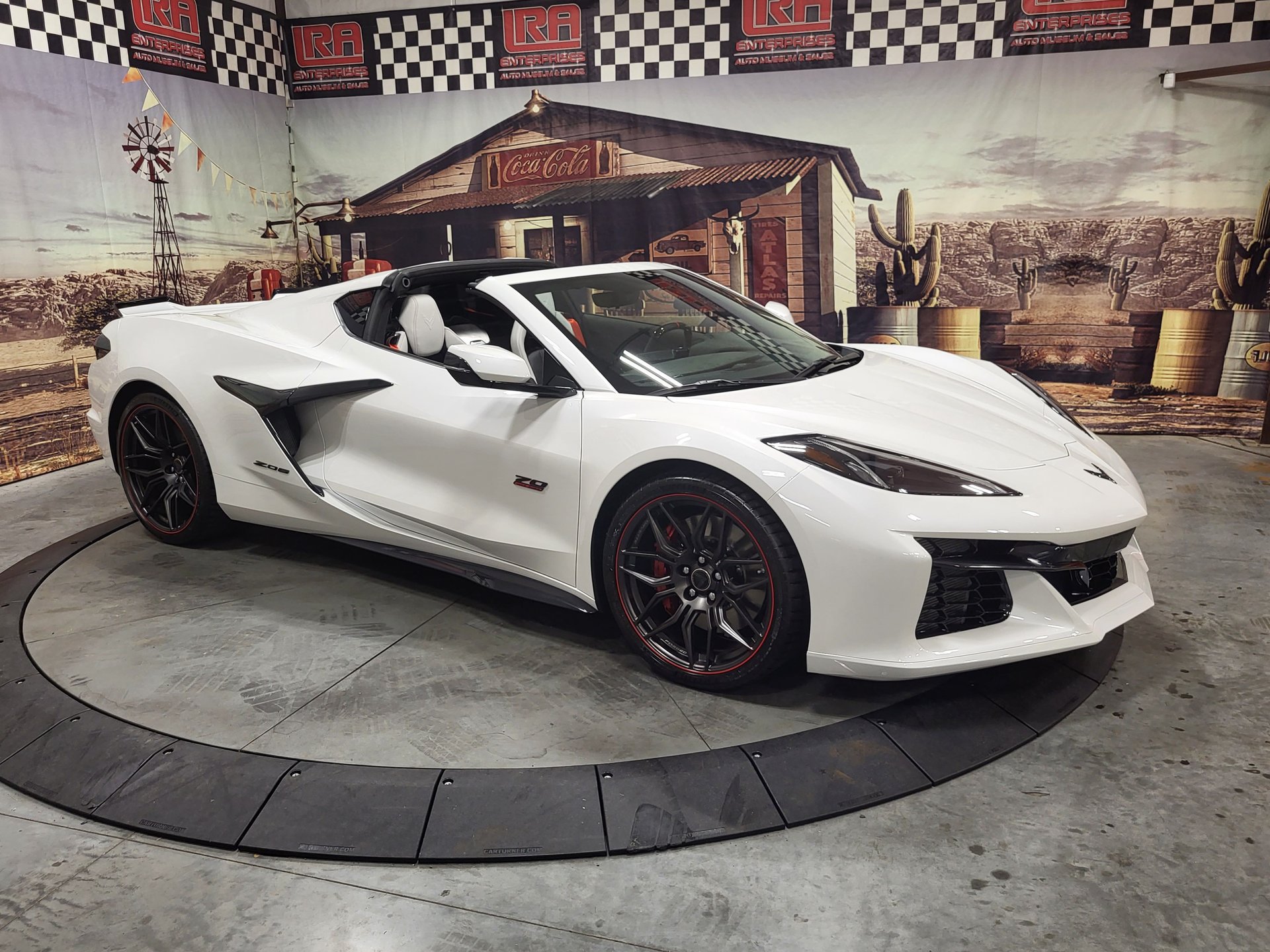 Used 2023 Chevrolet Corvette Z06 RWD image 5