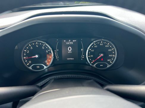 Used 2016 Jeep Renegade 75th Anniversary FWD image 13