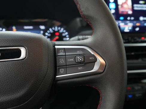 Used 2025 Jeep Compass Trailhawk AWD/4WD image 26