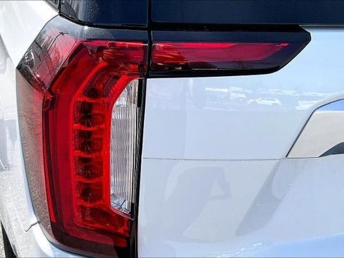 Used 2022 GMC Yukon XL Denali w/ Advanced Technology Package AWD/4WD image 22