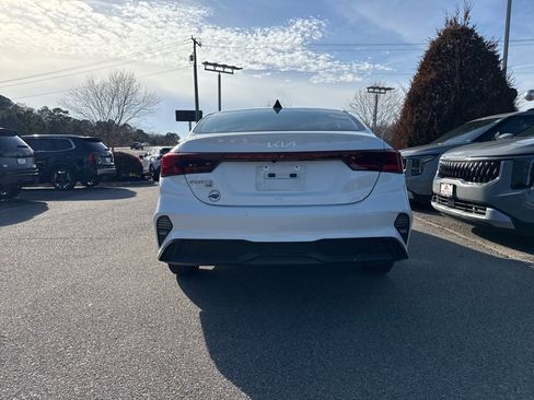 Used 2024 Kia Forte LX image 4