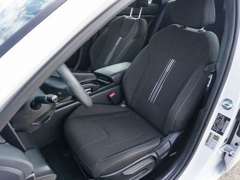 Used 2025 Hyundai Elantra Sport image 12