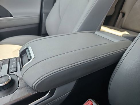Used 2020 Toyota Highlander Platinum AWD/4WD image 23