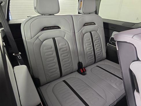 Used 2023 Rivian R1S Adventure AWD/4WD image 25