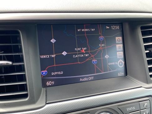 Used 2019 Nissan Pathfinder SL FWD image 11