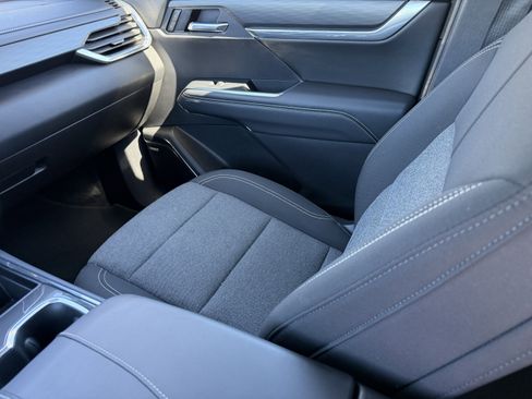 Used 2025 GMC Acadia Elevation image 16