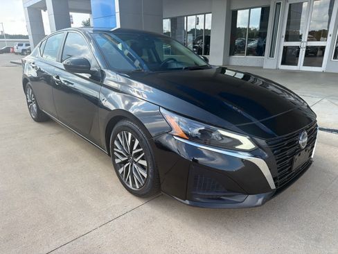 Used 2024 Nissan Altima 2.5 SV FWD image 9
