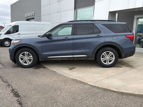 Used 2021 Ford Explorer XLT w/ Equipment Group 202A AWD/4WD image 2