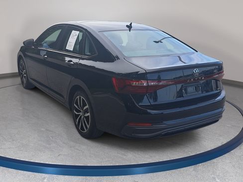 Certified 2026 Volkswagen Jetta SE FWD image 7