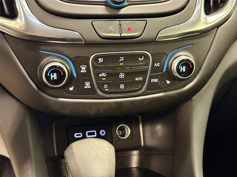 Used 2024 Chevrolet Equinox LT image 15