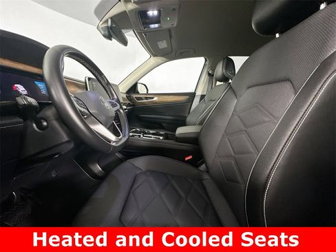 Used 2025 Volkswagen Atlas SE image 4