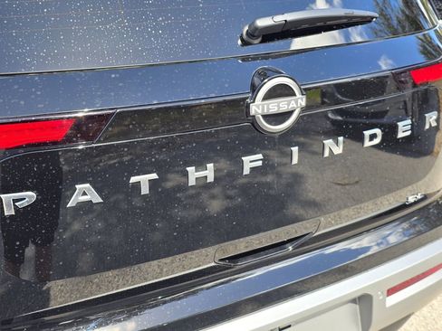 Used 2025 Nissan Pathfinder SL image 8