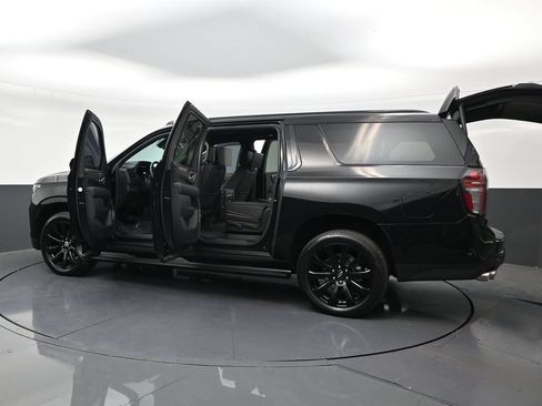 Used 2024 Chevrolet Suburban Premier w/ Premium Package RWD image 32