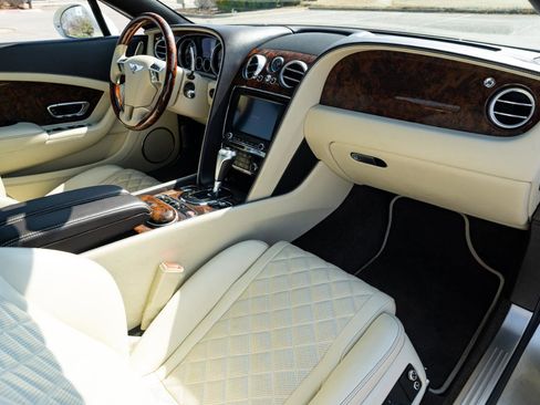 Used 2017 Bentley Continental GT image 39