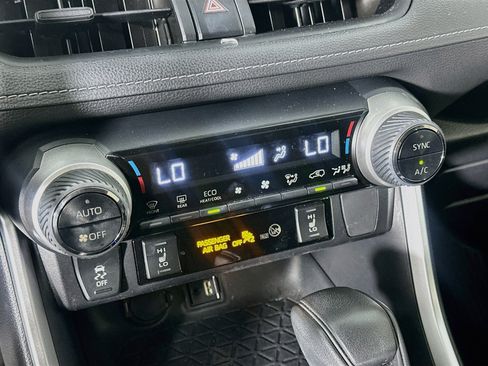 Used 2019 Toyota RAV4 XLE w/ Convenience Package FWD image 24