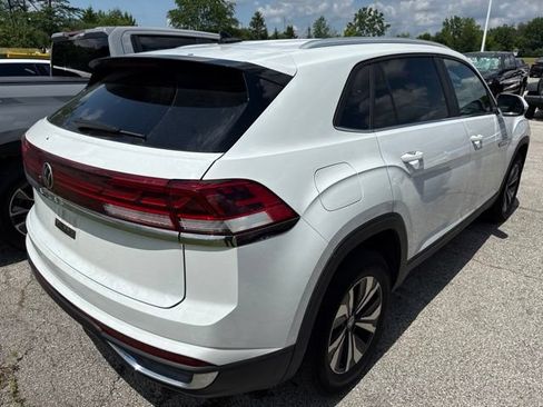 Used 2024 Volkswagen Atlas Cross Sport SE FWD image 5