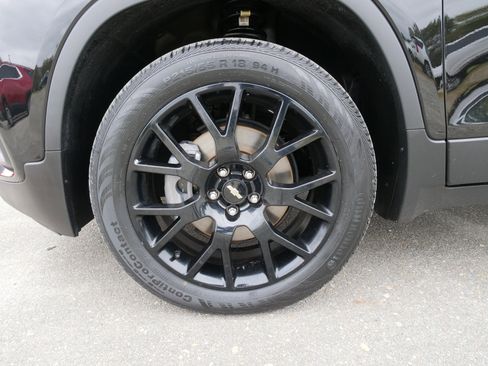 Certified 2022 Chevrolet Trax LT w/ Midnight Edition image 13