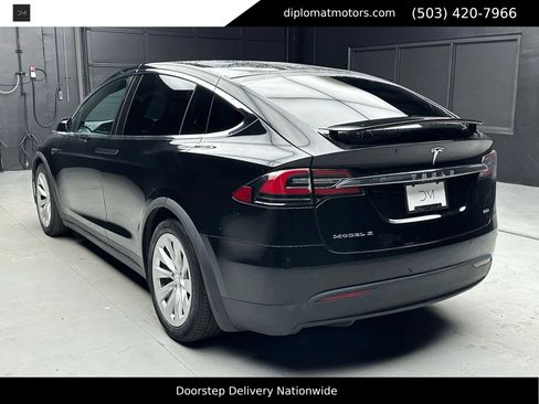 Used 2018 Tesla Model X 75D image 5