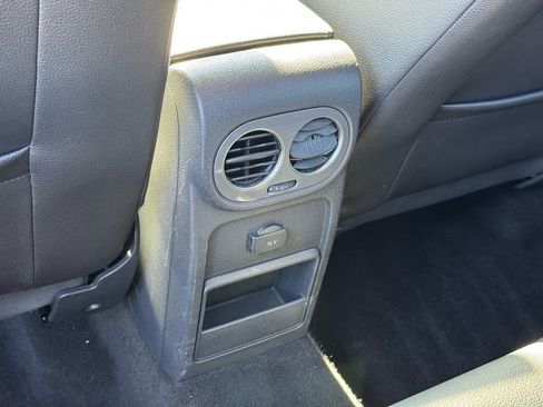 Used 2017 Volkswagen Tiguan S image 16