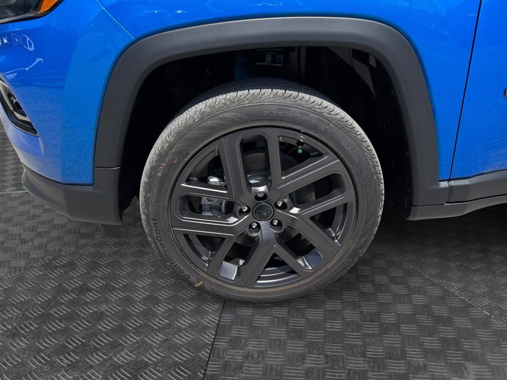 New 2025 Jeep Compass Limited w/ Sun & Sound Group AWD/4WD image 14