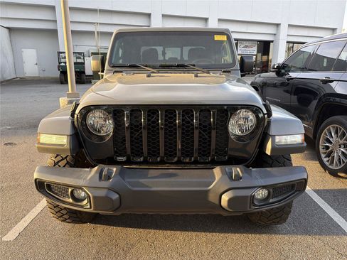 Used 2021 Jeep Gladiator Sport image 2