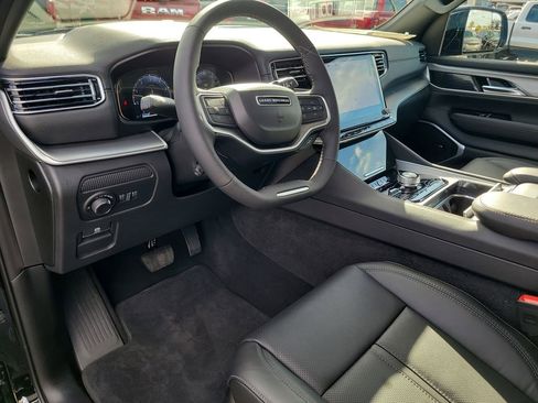 New 2026 Jeep Grand Wagoneer L 4WD w/ Premium Group I image 21