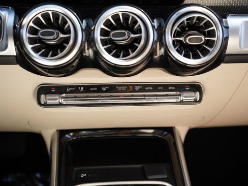 Used 2022 Mercedes-Benz GLB 250 w/ Premium Package Lite image 32