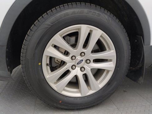 Used 2019 Ford Explorer XLT w/ Equipment Group 202A AWD/4WD image 31