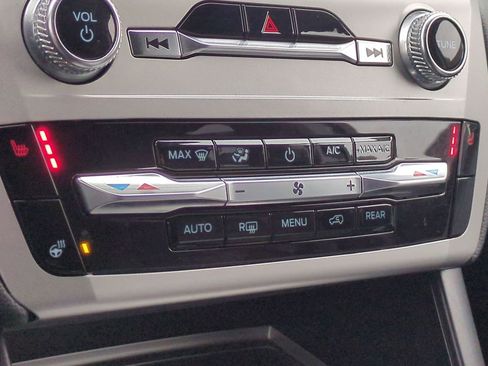 Certified 2022 Ford Explorer XLT w/ Equipment Group 202A image 33