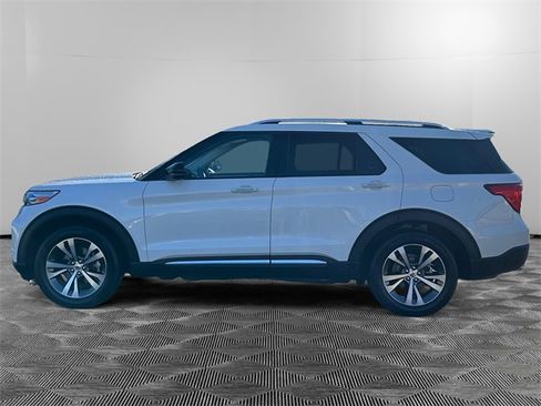 Used 2020 Ford Explorer Platinum w/ Premium Technology Package image 2